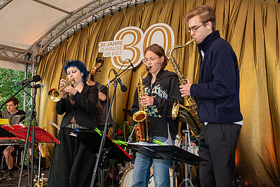 <br />
Sommerfest am 4.7. Gürtelstraße 32a - Wir feiern den goldenen Sommer<br />
